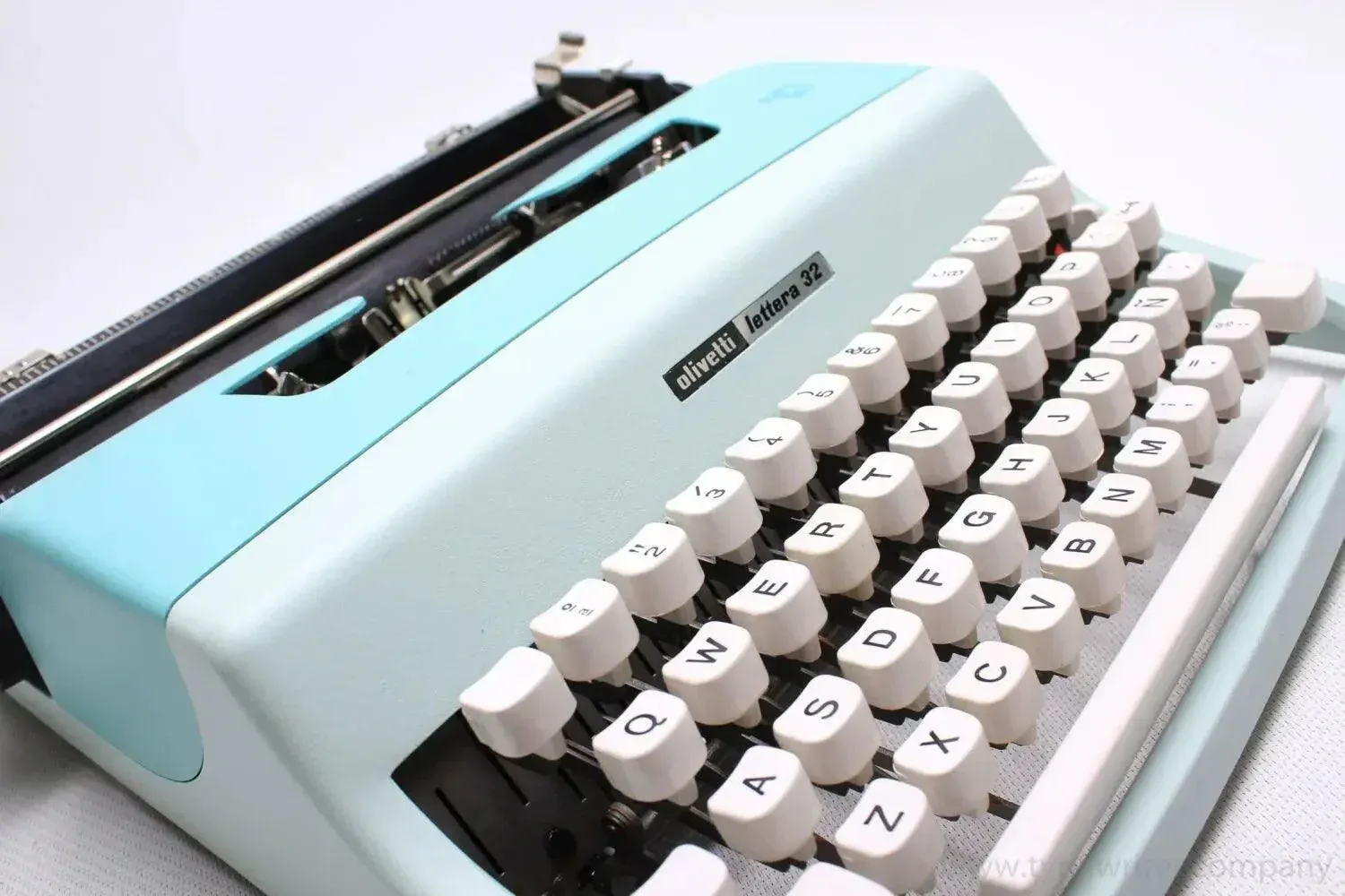 Olivetti Lettera 32 Light Blue, Vintage Manual Typewriter, Restored