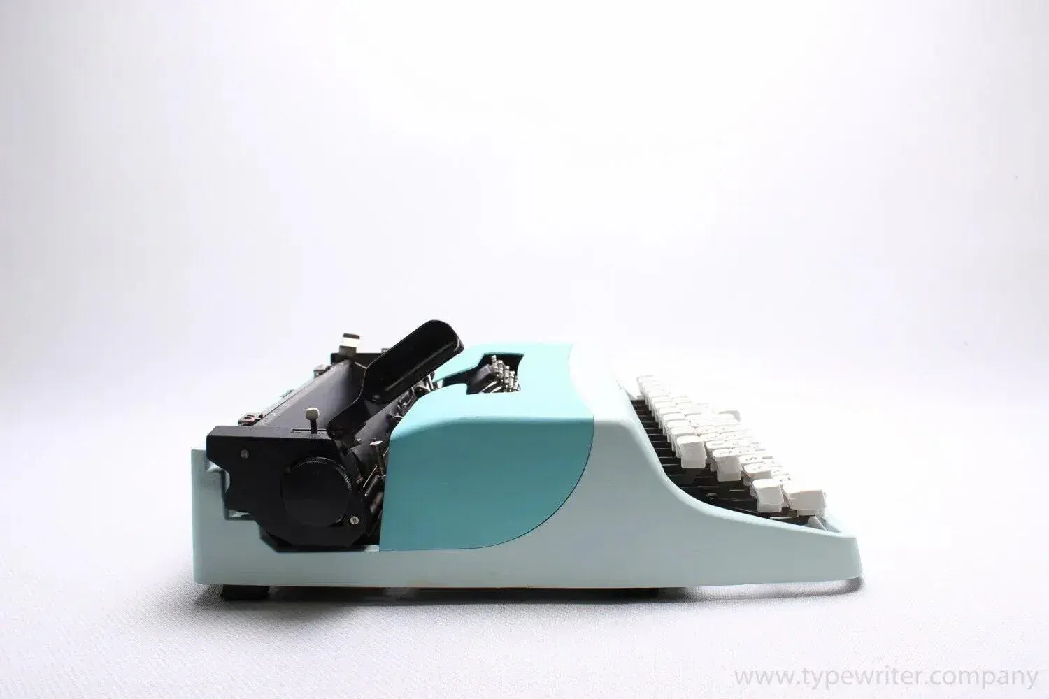 Olivetti Lettera 32 Light Blue, Vintage Manual Typewriter, Restored