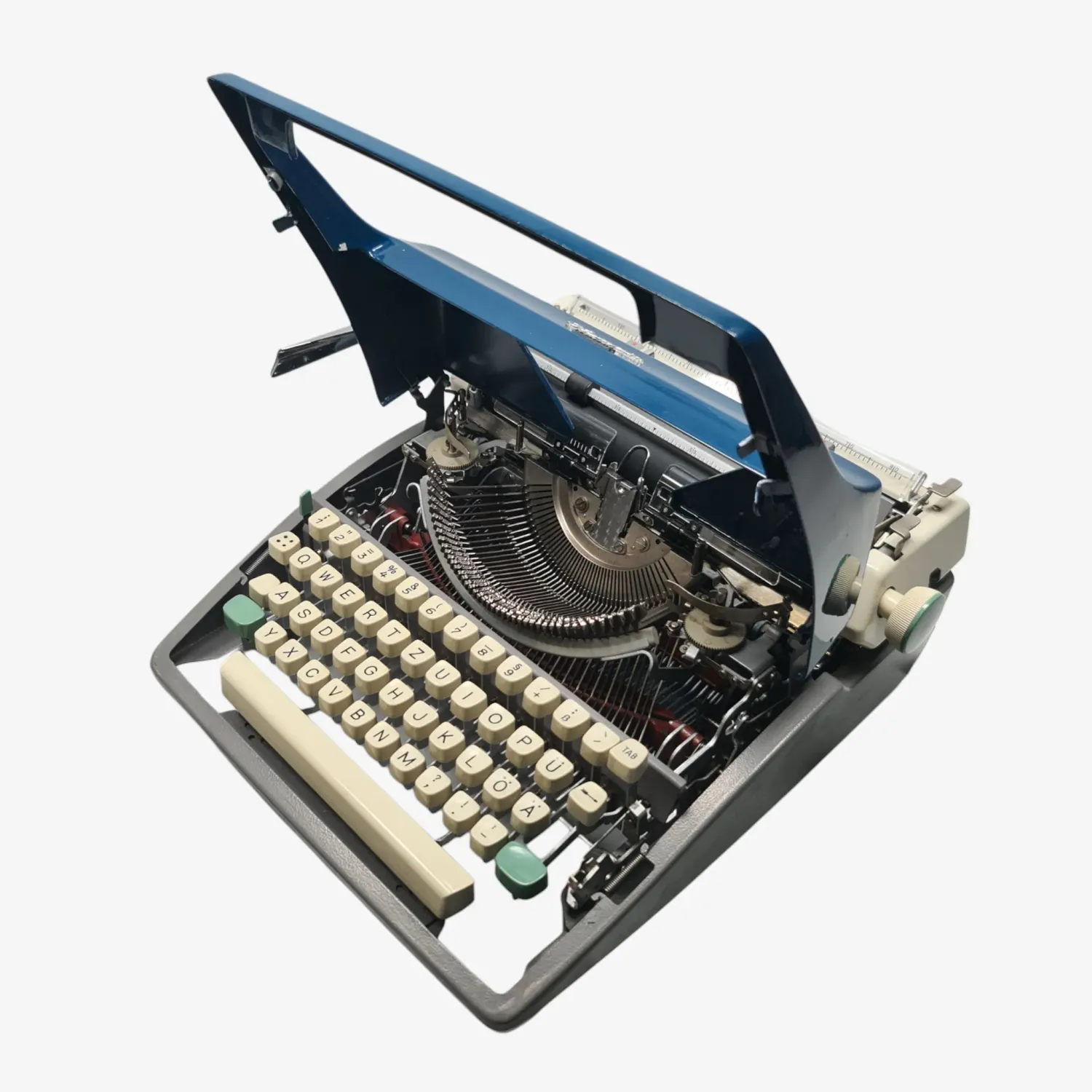 Olympia Monica (SM8) Restored 1960s Portable Typewriter (QWERTZ)