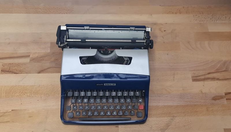 RESERVED! Olivetti Lettera 32 Pro Navy Blue Silver, Vintage Manual Typewriter, Restored