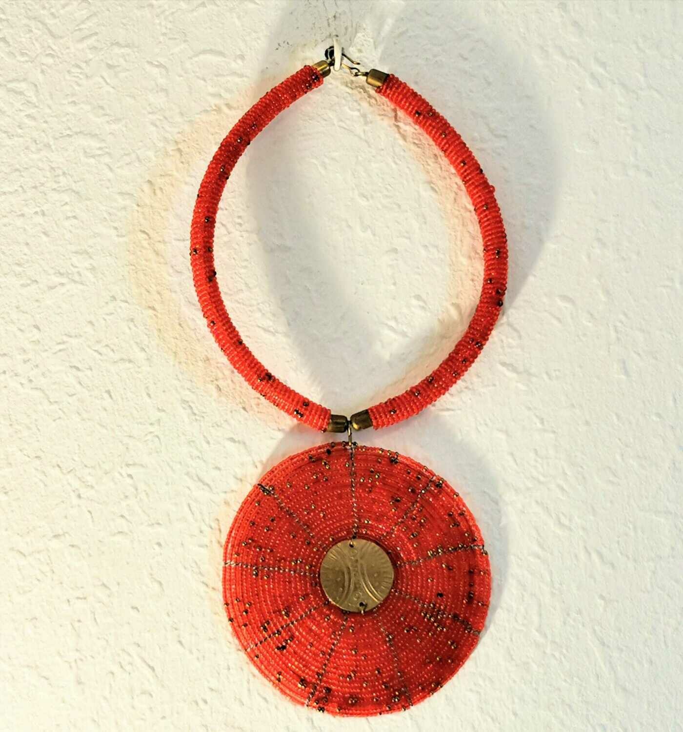 Disc-Pendant choker.