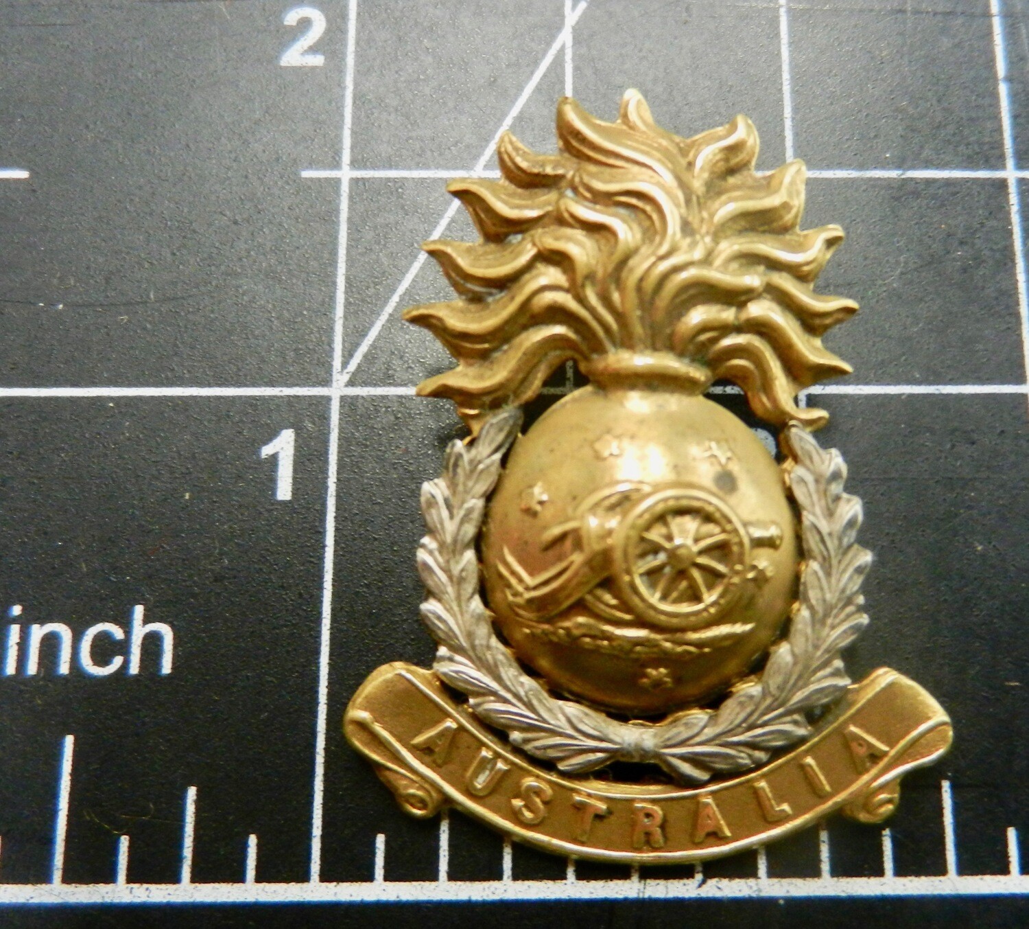 Australian Field Artillery (AFA) 190012 Officers collar badge