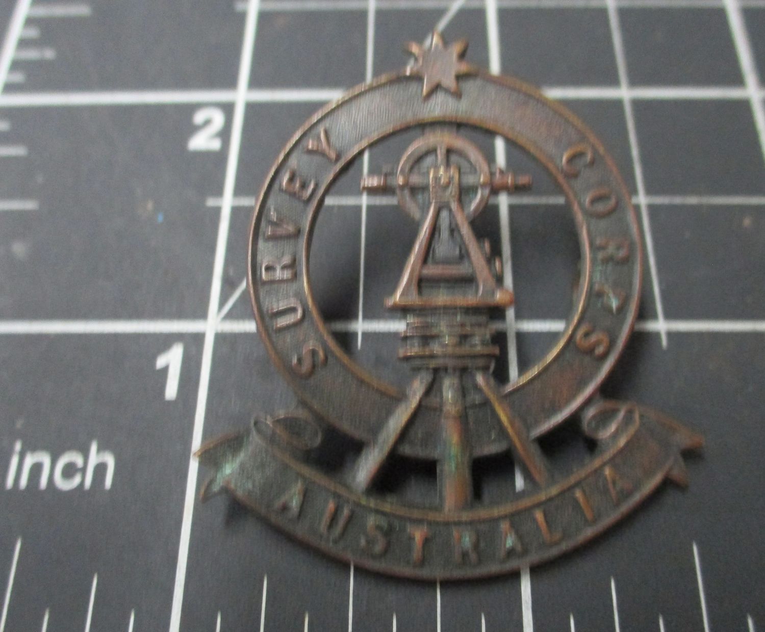 Australian Army Survey Corps. 1930-42 Hat badge.