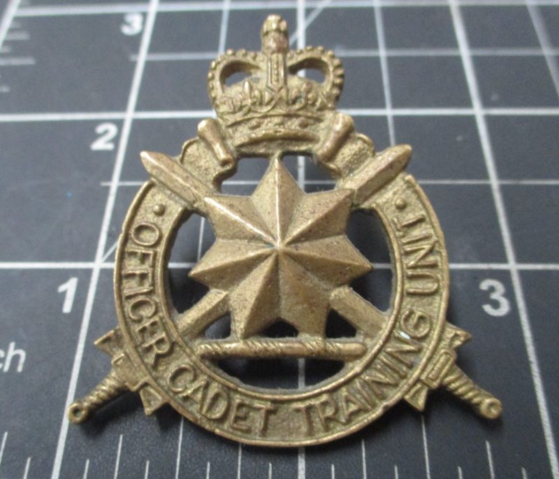 The Officer Cadet Training Unit, hat badge