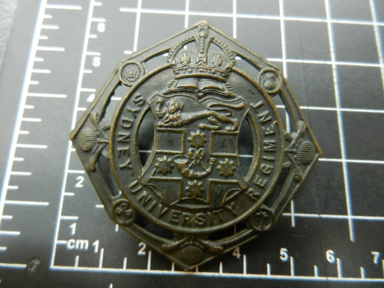 The Sydney University Regiment  1930-42 hat badge.