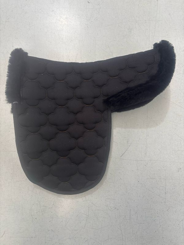 Numnahs 14 1/2- Quilted with Sheepskin Roll