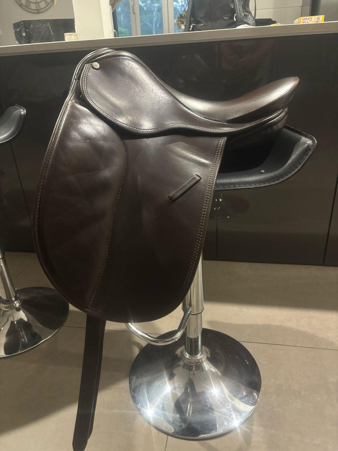 County Turnout Saddle 15 1/2” Brown, Medium Fit