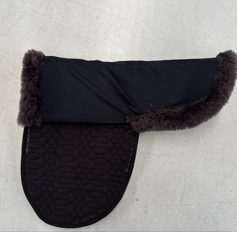 Numnahs 15” - Quilted with Sheepskin Roll ( Fits 15” Flyde )