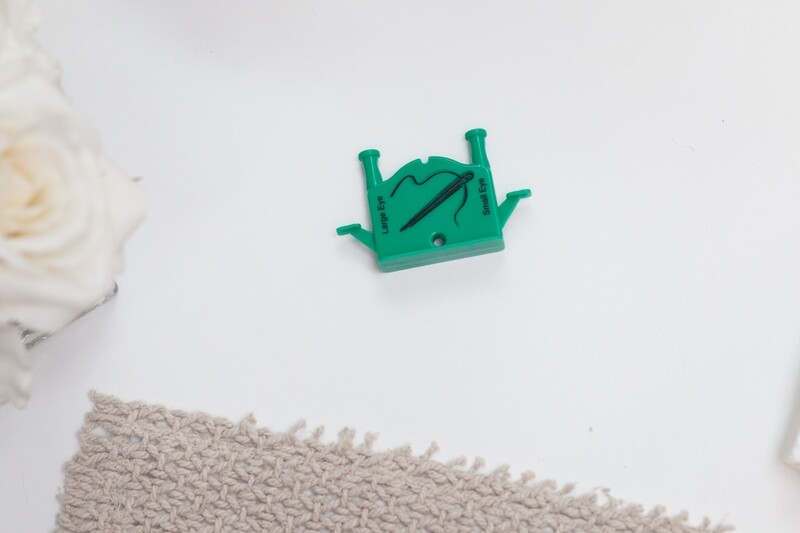 DELUXE NEEDLE THREADER | Dritz