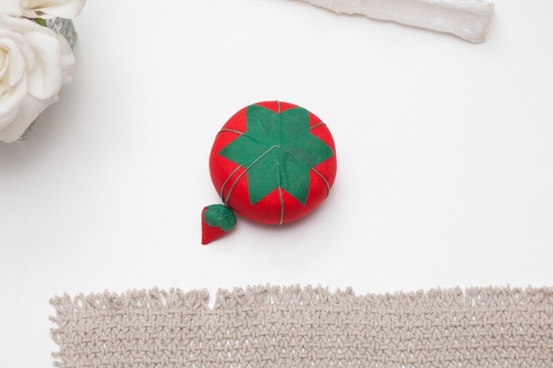 TOMATO PIN CUSHION (Large) | Dritz