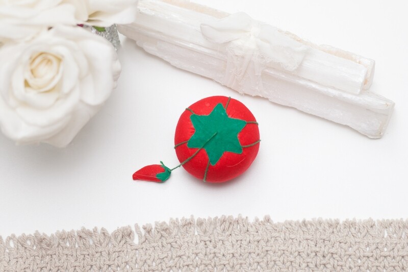 TOMATO PIN CUSHION (Medium) | Dritz