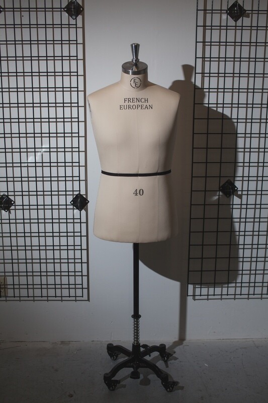 HALF BODY MALE TORSO