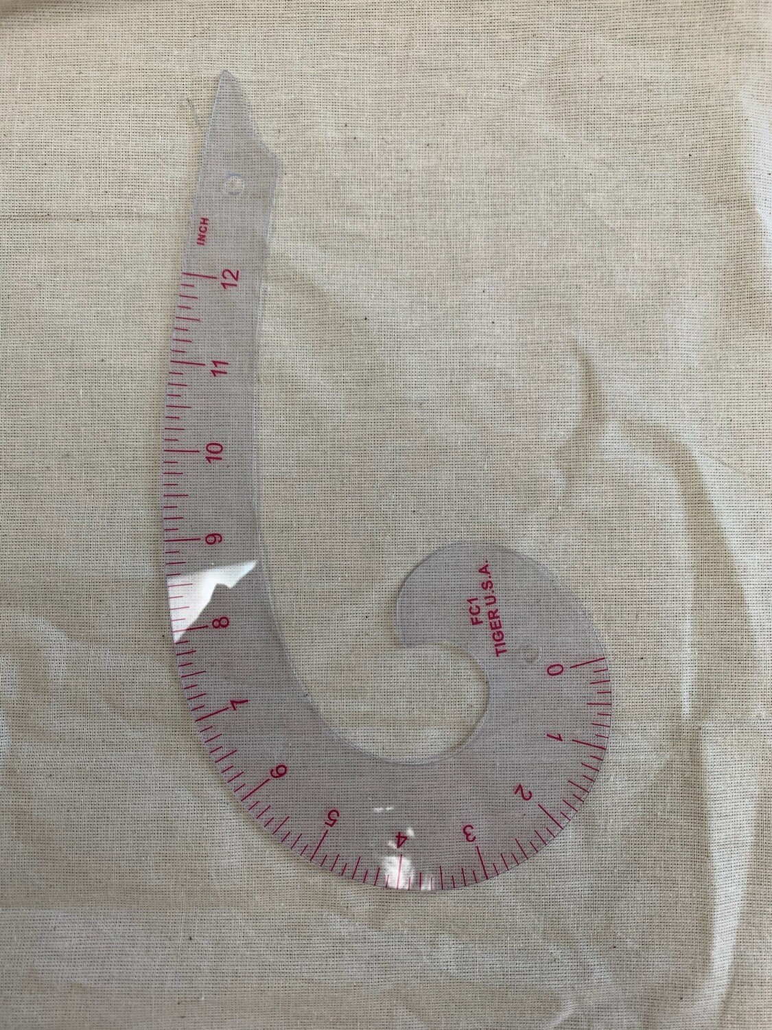 FRENCH CURVE RULER (MEASUREMENTS) 9"