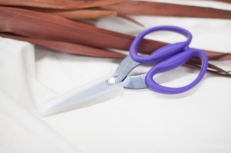MEDIUM MICRO SERRADED SCISSORS 5" | Karen Kay Buckleys