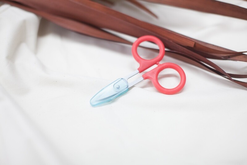 CURVED MICRO SERRATED SCISSORS 3" | Karen  Kay Buckley