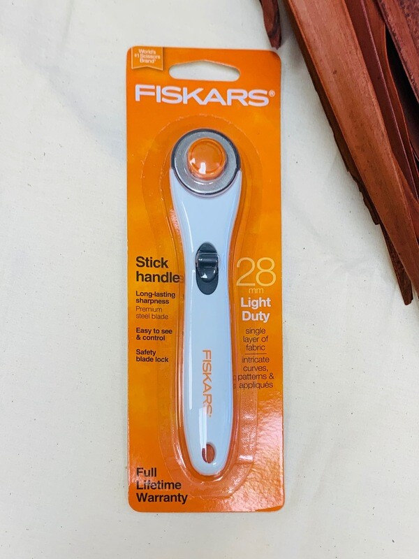 LIGHT DUTY ROTARY CUTTER 28&quot; | Fiskars
