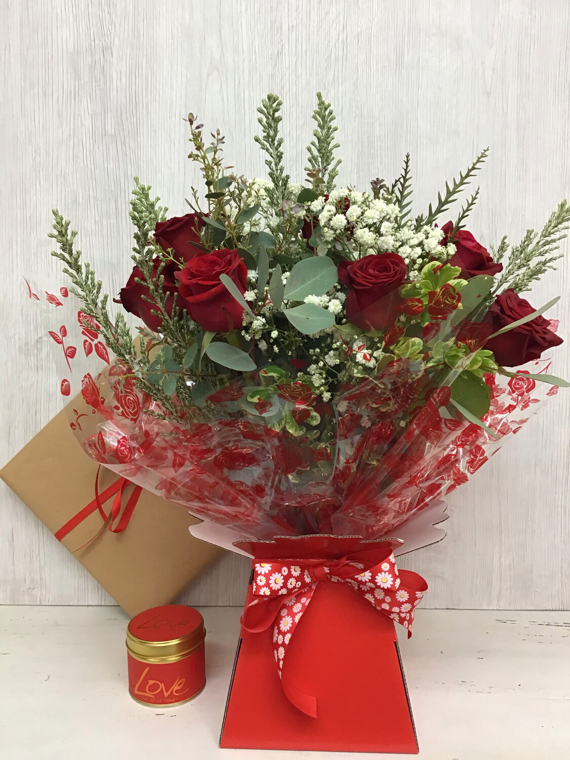 Deluxe One I Love Roses Candle And Chocolates 