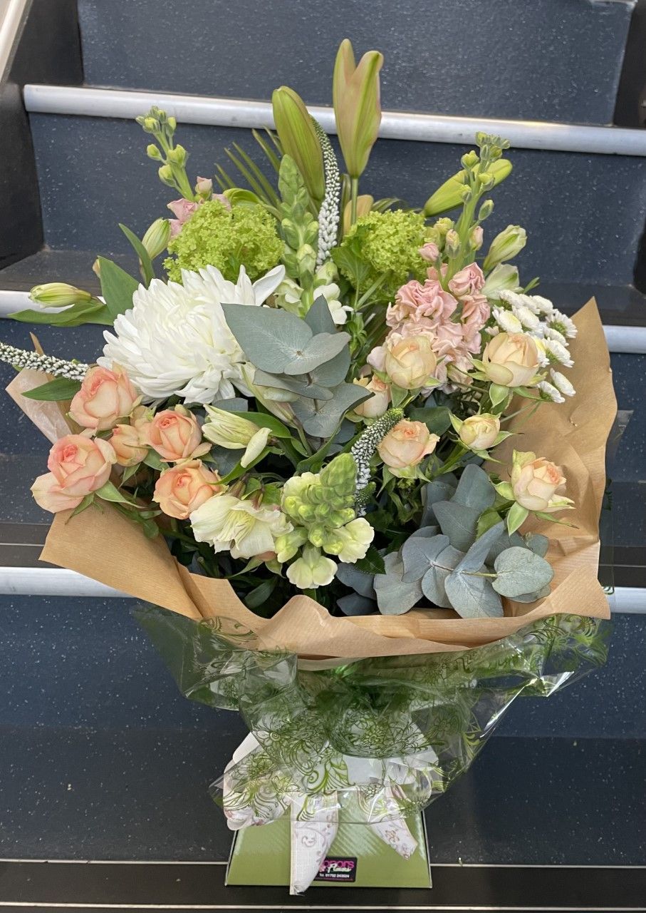 'Peaches and Creams' Hand-tied bouquet