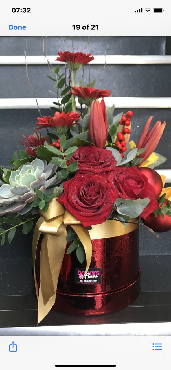 Christmas Floral Hat box Arrangement  (Large size)