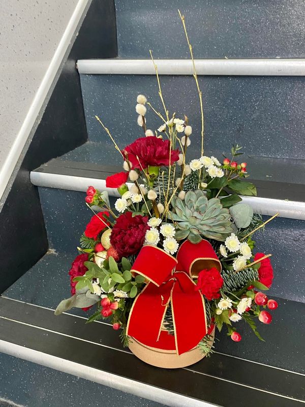 Christmas Floral Hat box Arrangement  (Large size)