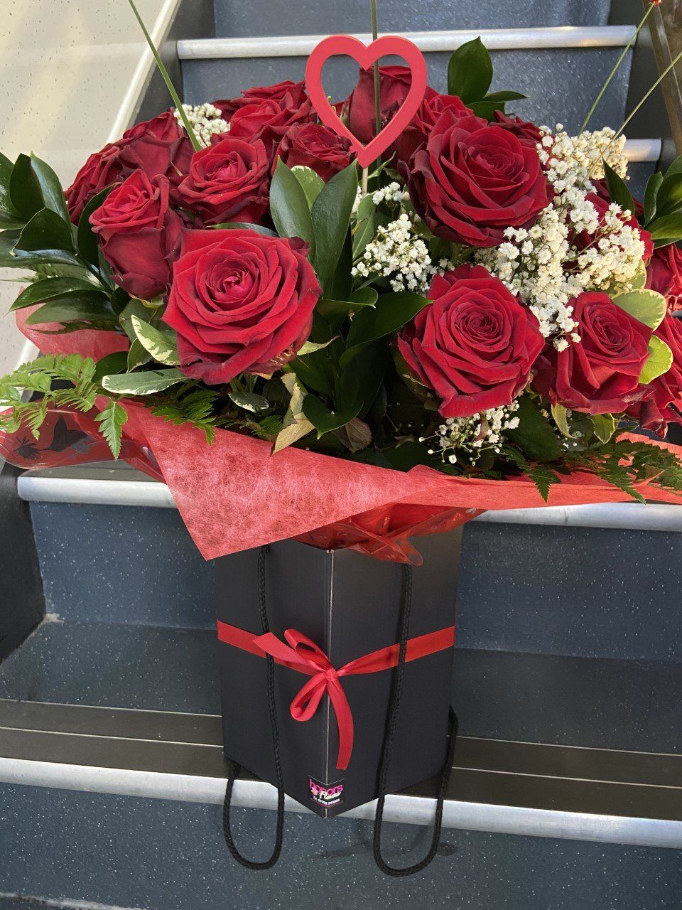 Valentine's Day 12 Red Rose Hand-tied bouquet Valentine's Day 12 Red Rose Hand-tied bouquet