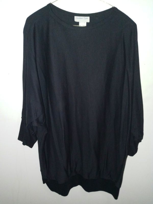 Savanna Lynn - Black Crew Neck