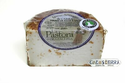 Queso Mitad La Pastora Curado en Salvado de Trigo (Emborrado) de Cabra Payoya Queso Mitad La Pastora Curado en Salvado de Trigo (Emborrado) de Cabra Payoya