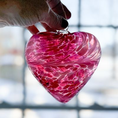 GLASS FRIENDSHIP HEART Tea Rose Pink