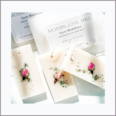 SCENT MEDALLION —Modern Love Spell