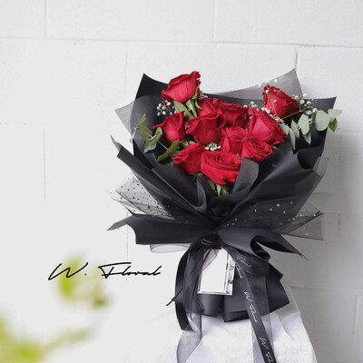 W Signature Classic Rose Bouquet - Classic Red