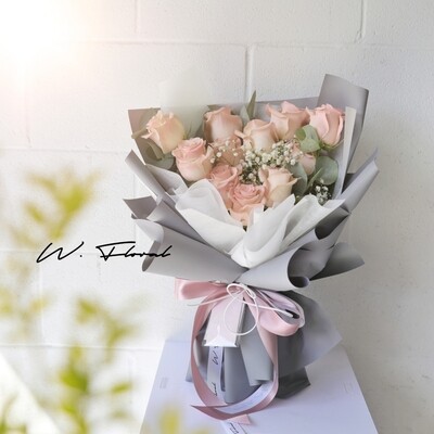 W Signature Classic Rose Bouquet - Princess Pink