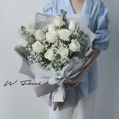19 White Rose Bouquet