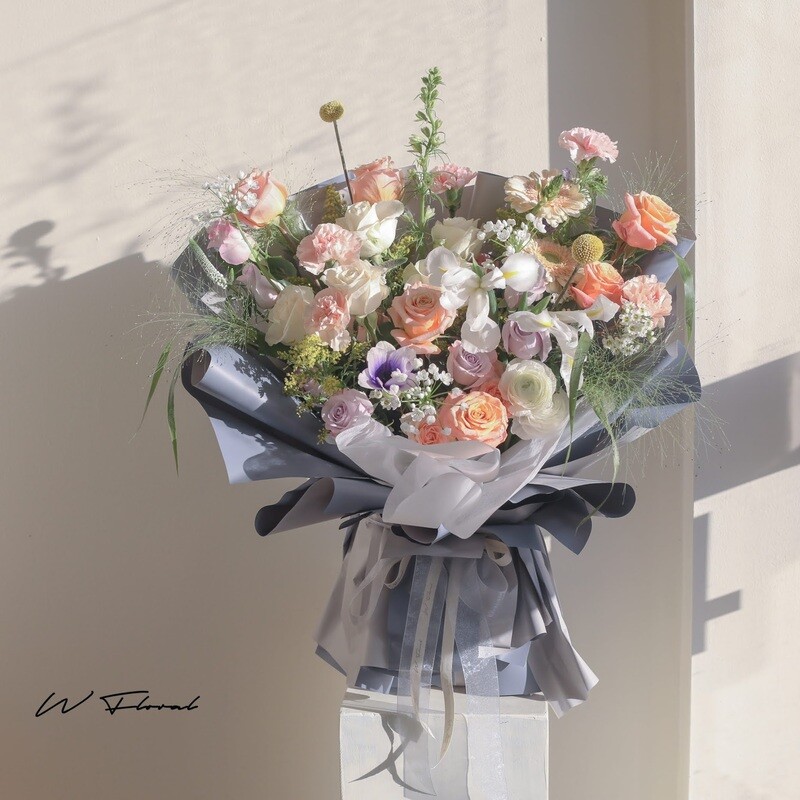 Large W Signature Bouquet