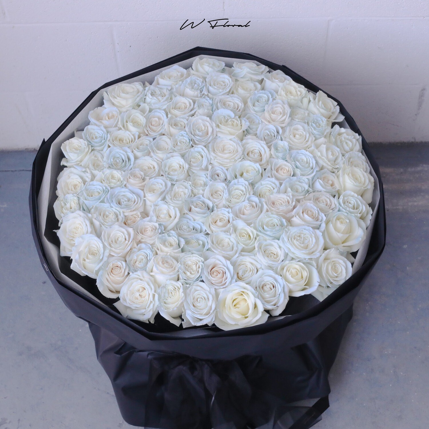 Cloudy Rose Russian Round Bouquet
