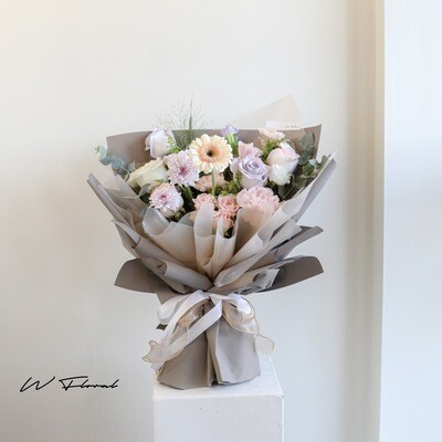 Small W Signature Bouquet