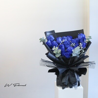 19 Blue Rose Bouquet