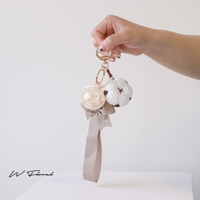 W Preserved Flower Cotton Keychain W Preserved Flower Cotton Keychain