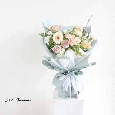 Small W Signature Bouquet