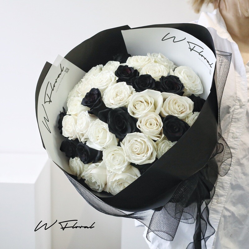 24/36 Signature Round Bouquet Black and White Rose