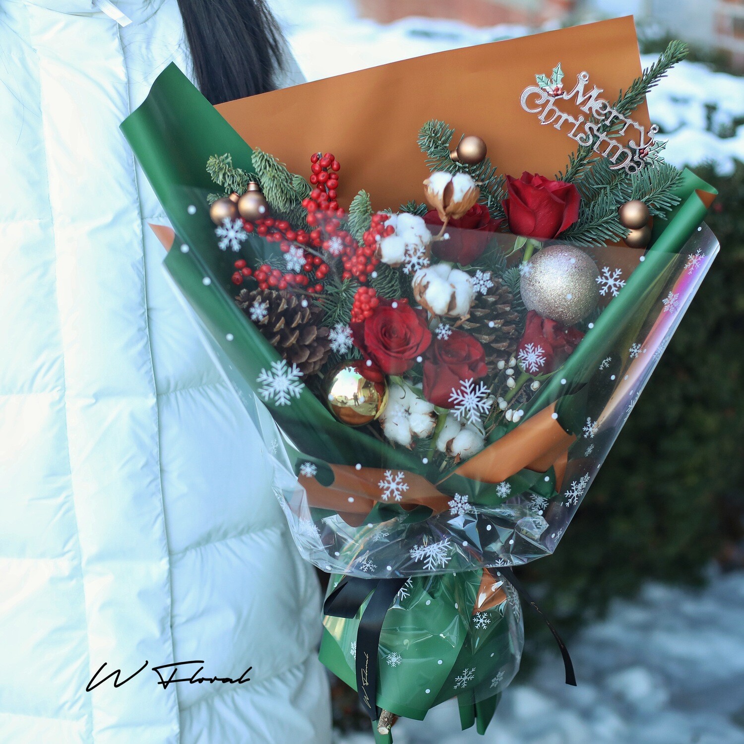 W Christmas Rose Bouquet