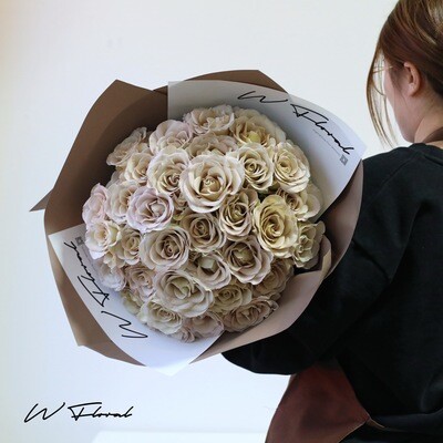 24/36 Signature Round Bouquet Vintage Rose - Valentine's Day 2023
