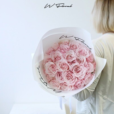 24/36 Signature Round Bouquet Pink Rose - Valentine's Day 2023