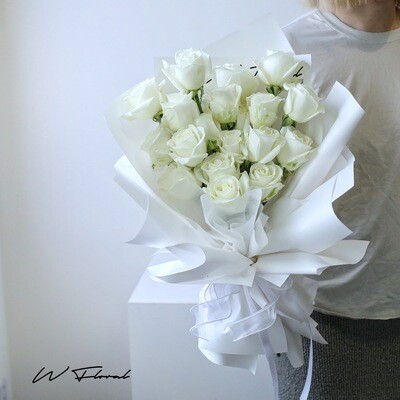 12/19 Signature Rose Bouquet White Rose - Valentine's Day 2023
