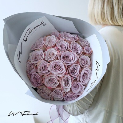24/36 Signature Round Bouquet Lavender Rose
