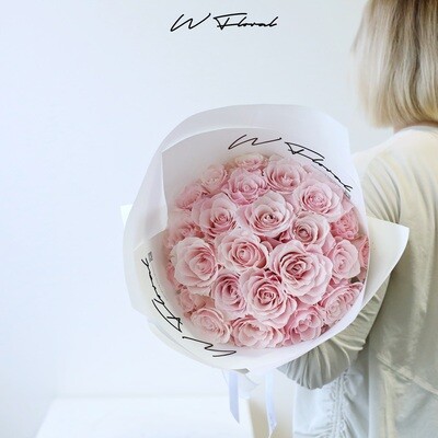 24/36 Signature Round Bouquet Pink Rose