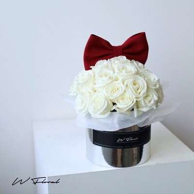 Minnie Miss Hug White Rose