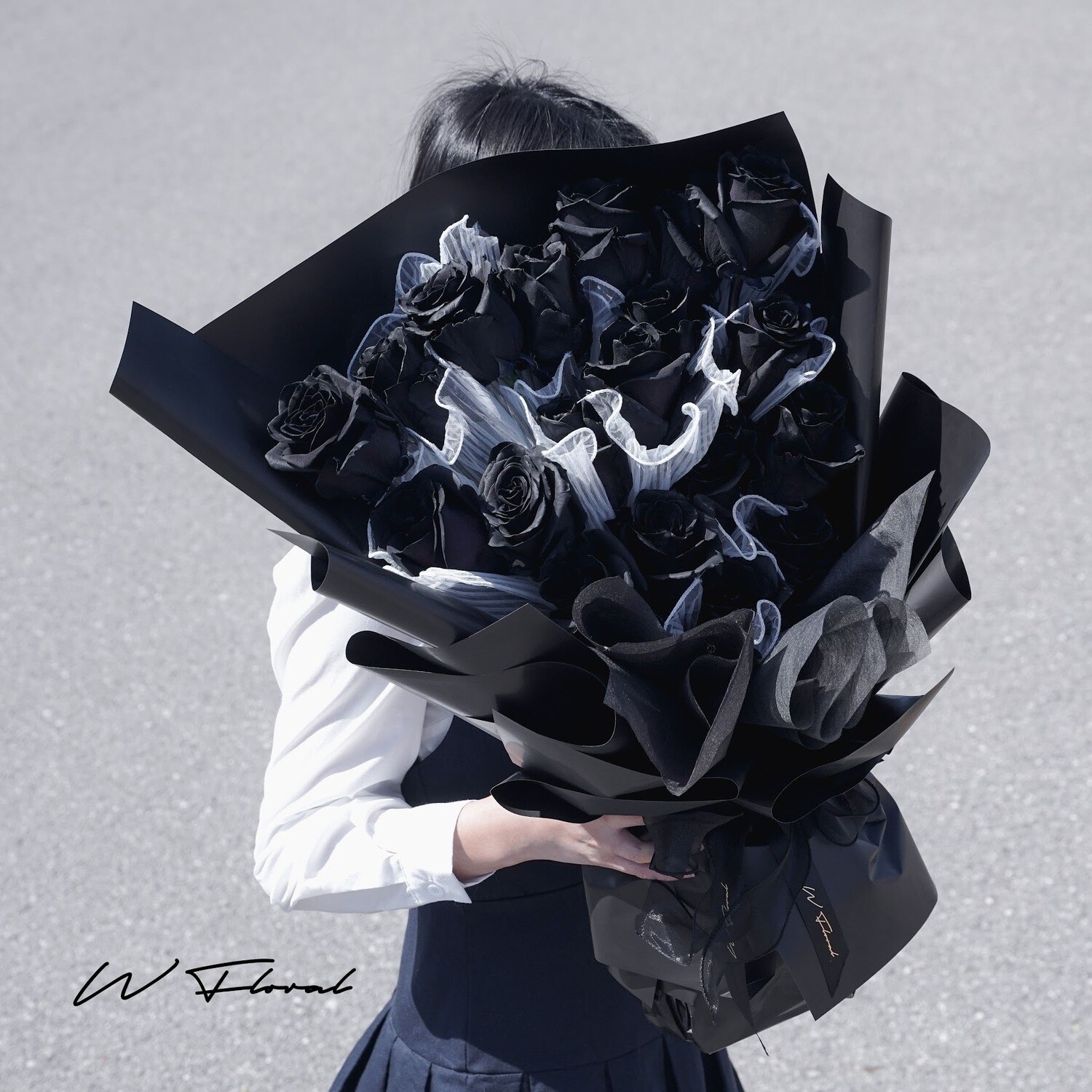 19 Black Rose Bouquet