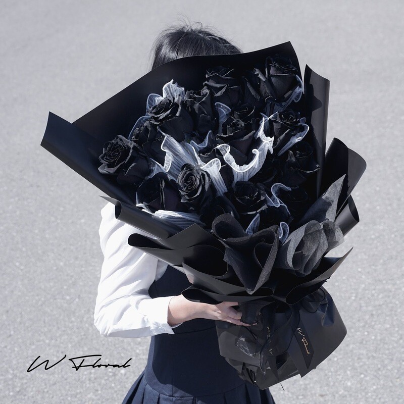 19 Black Rose Bouquet