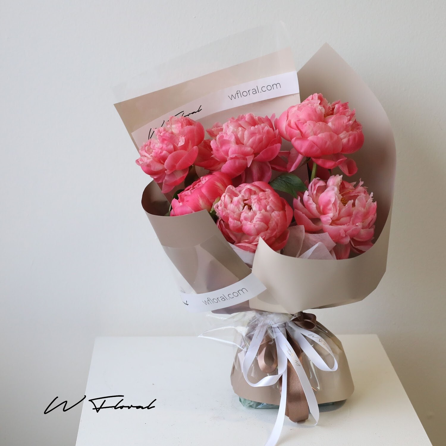Coral Sunset Peony Peonies Posy Bouquet, Number of peonies: 6