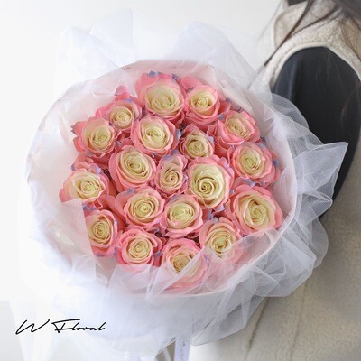 W Signature Chiffon Aurora Rose Bouquet
